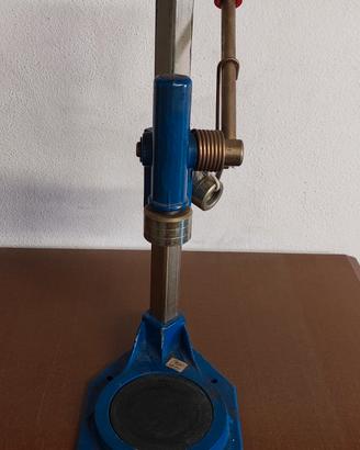 Tappatrice a colonna manuale