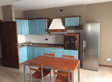 Cucina componibile completa + tavolo e 4 sedie