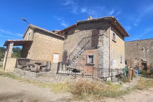 CASA INDIPENDENTE A MONTEFIASCONE