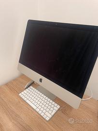 Mac 21,5 pollici con tastiera e mouse