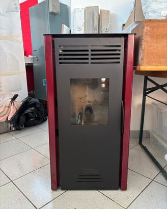 Stufa a pellet INVICTA mod ADRANO 7 Rouge