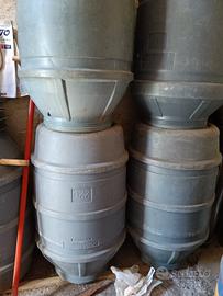  bidoni di plastica e ferro 