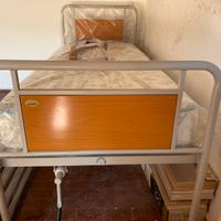 Letto con materasso anti decubito