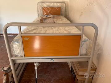 Letto con materasso anti decubito