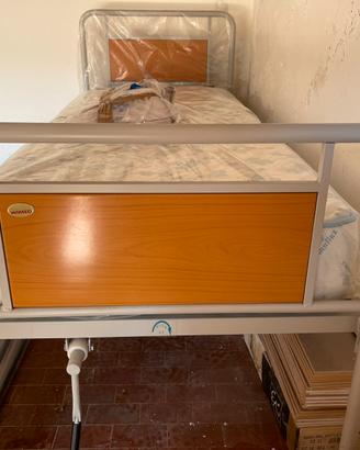 Letto con materasso anti decubito