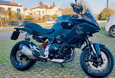 BMW F900XR Triple Black