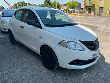 Lancia Ypsilon 1.2 69 CV 5 porte Elefantino Blu