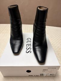 Stivaletti con tacco Guess