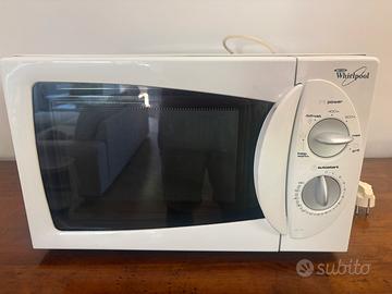 Microonde Whirlpool M 129 di colore bianco