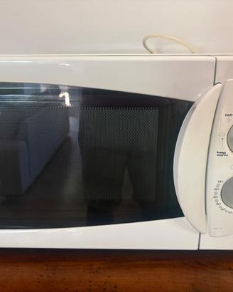 Microonde Whirlpool M 129 di colore bianco