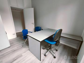 Stanza uso ufficio arredata - NO SPESE
