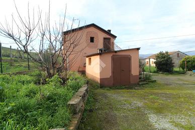 CASA INDIPENDENTE A LUZZI