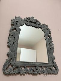 Specchio grigio in legno