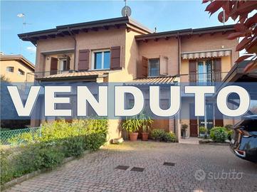 Villa di 200 m² con più di 5 locali e box auto a V