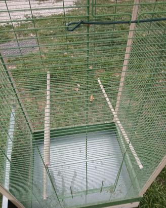 Voliera per uccellini.