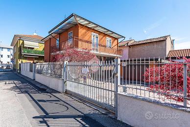 BIFAMILIARE A LAINATE