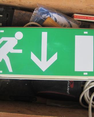 lampada uscita di emergenza beghelli