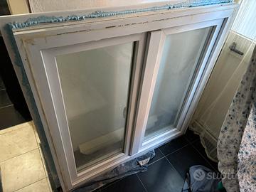 Finestra con persiane