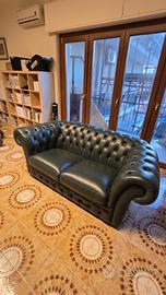 Coppia divani Chesterfield verdi