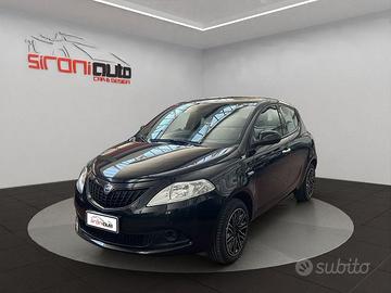 Lancia Ypsilon 1.0 firefly hybrid Silver s&s 70cv