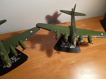 Coppia di aeroplani militari in ferro B-17F Memphi