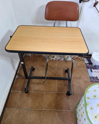 Tavolo da Letto con Ruote