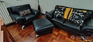 divano in pelle nera