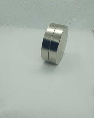 Magneti neodimio potenti