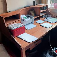 scrivania con scrittoio 