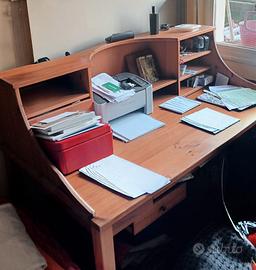 scrivania con scrittoio 