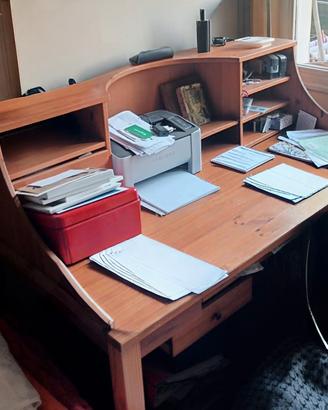 scrivania con scrittoio 