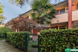 Villa a Schiera a Arese Via TOBAGI 5 locali