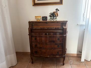 Mobile antico lntarsiato