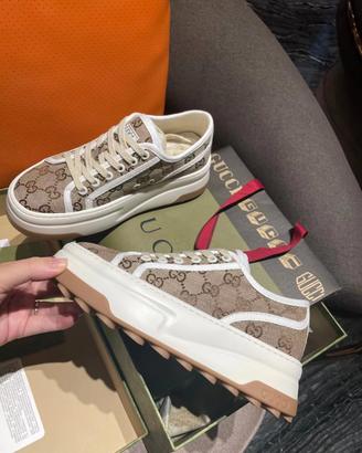 scarpe gucci numero 35 nuove con scatola 85euro