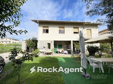 Casa indipendente di 170 m² con 4 locali e box aut