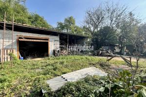 Magazzino di 144 mq con ampio spazio esterno di 85