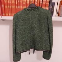 giacca stile Chanel. 