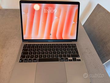Macbook Air M1 2020-13’’-8gb RAM 256 gb SSD