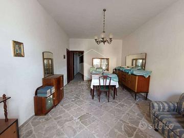 Casa indipendente con giardino e locale