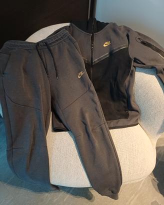tuta nike tech fleece