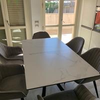 Tavolo da pranzo effetto marmo