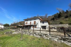 CASA INDIPENDENTE CON DUE APPARTAMENTI INDIPEND...