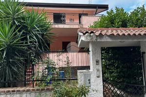 PORZIONE DI TRIFAMILIARE A MENDICINO