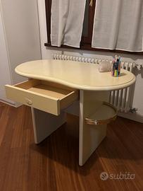 Scrivania postazione trucco