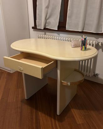 Scrivania postazione trucco