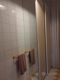 Armadio a 2 ante scorrevoli con specchio laterale