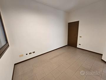 Ufficio in studio professionisti Arcella Eur 300