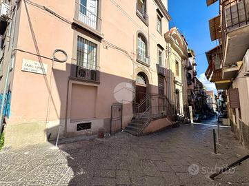 3 LOCALI A NAPOLI