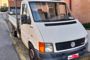 Camion Volkswagen con ribaltabile