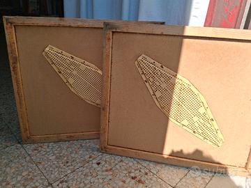 Due apiscampi, per apicoltori. 